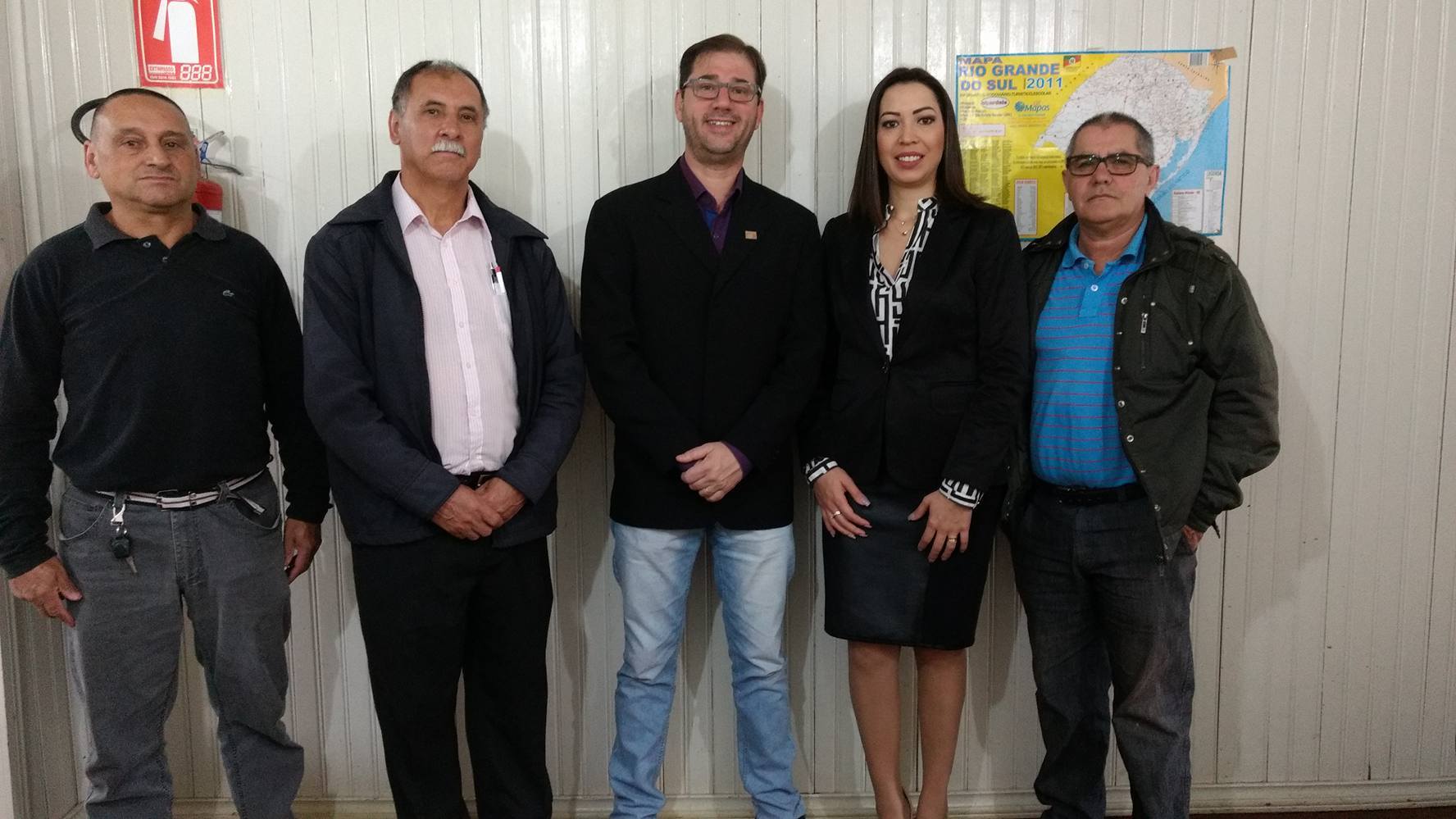 Realizado reunião no Sindicato para tratar sobre a situação da Empresa JOB com os funcionários que prestam serviço na Prefeitura. 